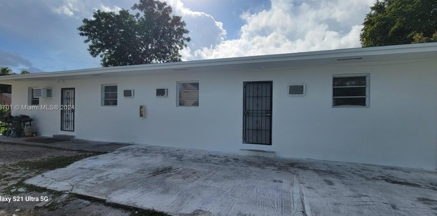 Immobilier commercial à Miami, Floride 122.63 m2 № 1050797