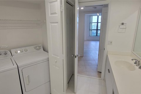 Condo in Aventura, Florida, 2 bedrooms  № 1412320 - photo 23