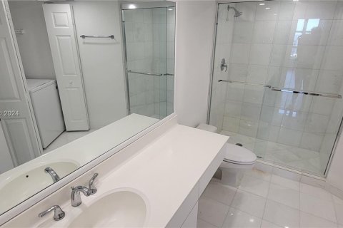 Condo in Aventura, Florida, 2 bedrooms  № 1412320 - photo 24