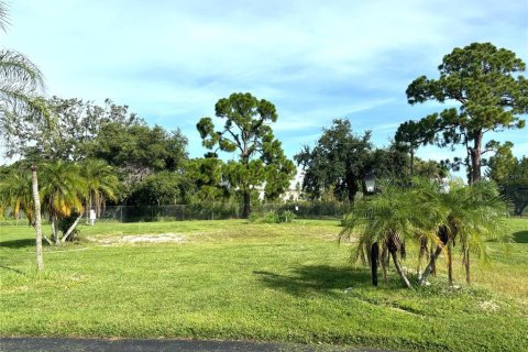 Terreno en venta en North Port, Florida № 1301151 - foto 4