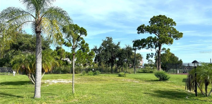 Terrain à North Port, Floride № 1301151