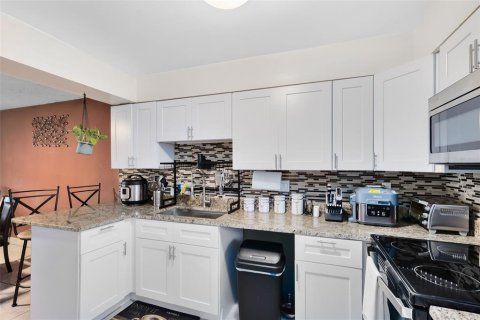 Condo in Orlando, Florida, 2 bedrooms  № 1301533 - photo 22