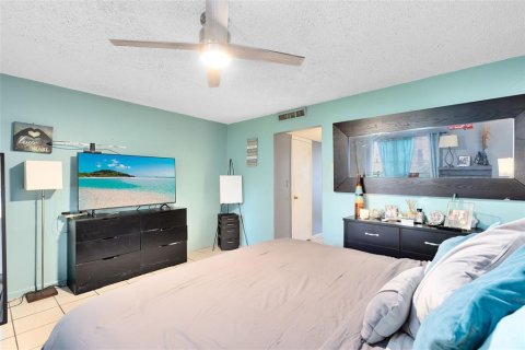 Condo in Orlando, Florida, 2 bedrooms  № 1301533 - photo 25