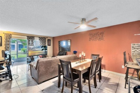 Condo in Orlando, Florida, 2 bedrooms  № 1301533 - photo 13