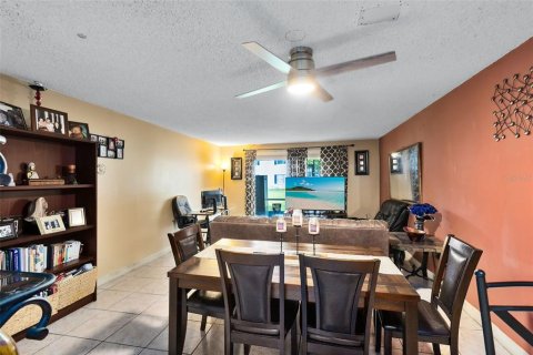 Condo in Orlando, Florida, 2 bedrooms  № 1301533 - photo 17