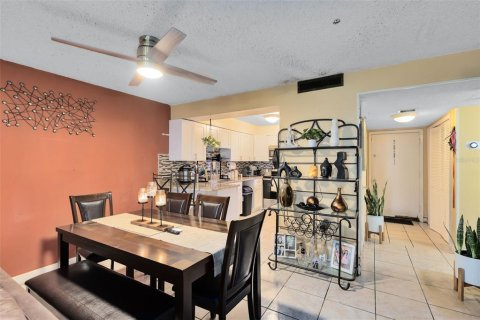 Condo in Orlando, Florida, 2 bedrooms  № 1301533 - photo 18