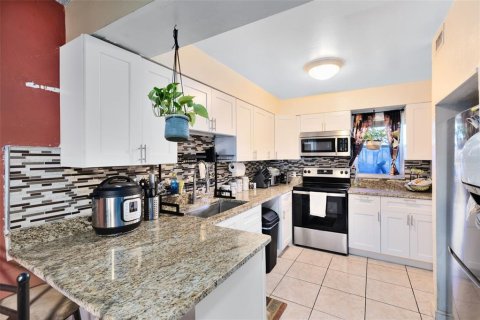 Condo in Orlando, Florida, 2 bedrooms  № 1301533 - photo 19