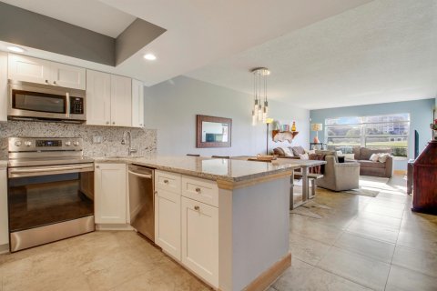 Condo in Pompano Beach, Florida, 1 bedroom  № 1068451 - photo 2