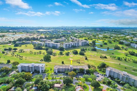 Copropriété à vendre à Pompano Beach, Floride: 1 chambre, 79.9 m2 № 1068451 - photo 12