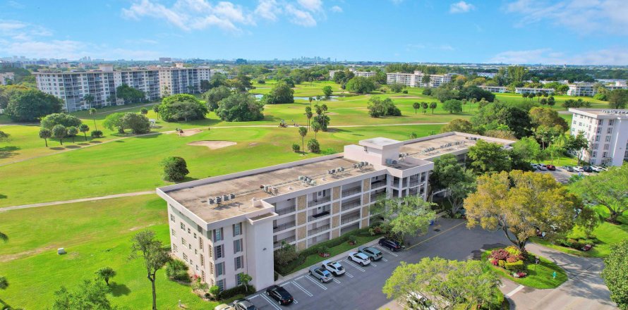 Condo in Pompano Beach, Florida, 1 bedroom  № 1068451