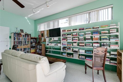 Condominio en venta en Hallandale Beach, Florida, 1 dormitorio, 58.06 m2 № 1044093 - foto 1