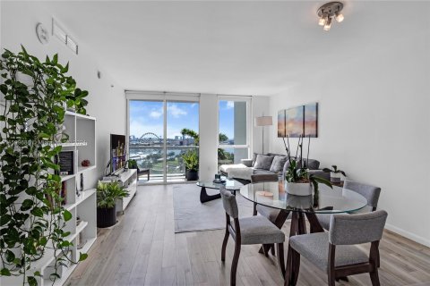 Condo in Miami, Florida, 1 bedroom  № 1216568 - photo 14