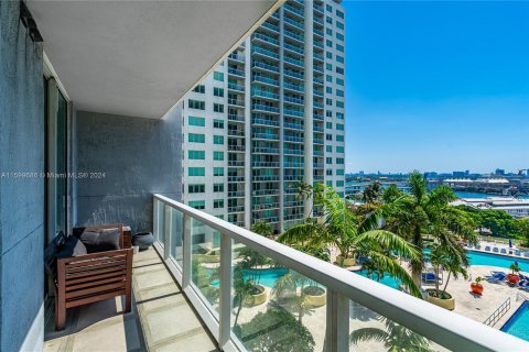 Condo in Miami, Florida, 1 bedroom  № 1216568 - photo 11