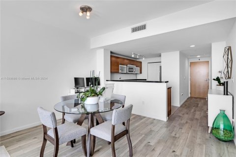 Condo in Miami, Florida, 1 bedroom  № 1216568 - photo 16