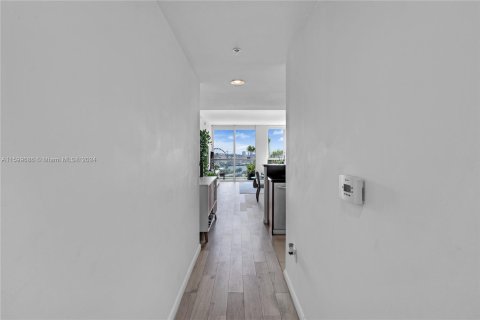 Condo in Miami, Florida, 1 bedroom  № 1216568 - photo 13