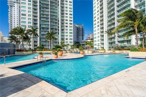 Condo in Miami, Florida, 1 bedroom  № 1216568 - photo 29