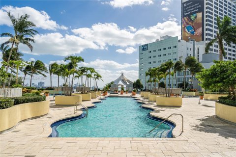 Condo in Miami, Florida, 1 bedroom  № 1216568 - photo 24