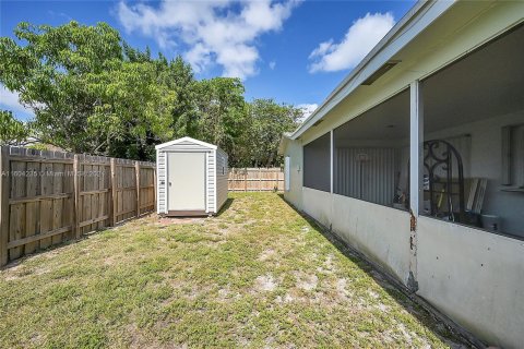 House in Margate, Florida 2 bedrooms, 109.81 sq.m. № 1223964 - photo 27