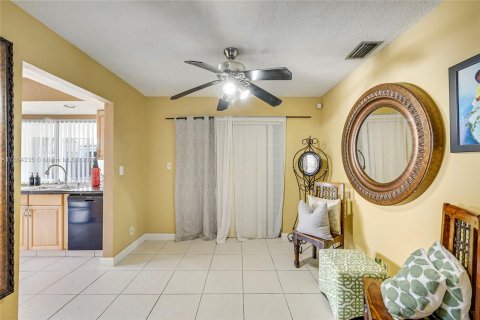 House in Margate, Florida 2 bedrooms, 109.81 sq.m. № 1223964 - photo 9