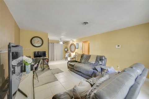 Villa ou maison à vendre à Margate, Floride: 2 chambres, 109.81 m2 № 1223964 - photo 5