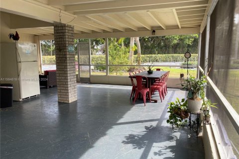 Casa en venta en Homestead, Florida, 4 dormitorios, 188.78 m2 № 1216533 - foto 11