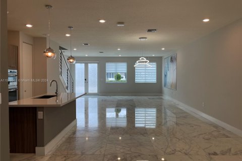 Townhouse in LANDMARK in Doral, Florida 4 bedrooms, 221.01 sq.m. № 1209479 - photo 9