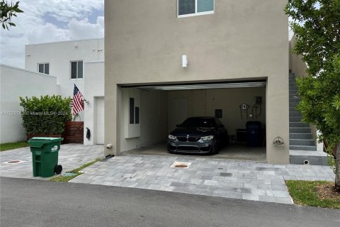 Townhouse in LANDMARK in Doral, Florida 4 bedrooms, 221.01 sq.m. № 1209479 - photo 15