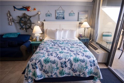 Condo in Daytona Beach Shores, Florida, 1 bedroom  № 1067205 - photo 10