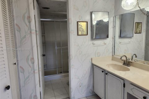 Condo in North Lauderdale, Florida, 2 bedrooms  № 1321070 - photo 10