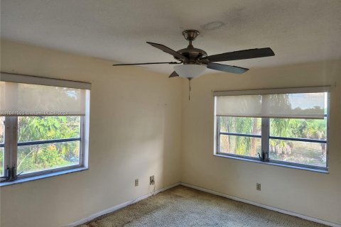 Condo in North Lauderdale, Florida, 2 bedrooms  № 1321070 - photo 7