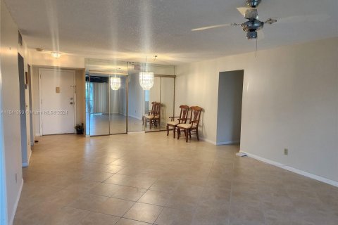 Copropriété à vendre à North Lauderdale, Floride: 2 chambres, 107.77 m2 № 1321070 - photo 4