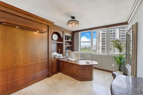 Copropriété à vendre à Miami, Floride: 3 chambres, 303.23 m2 № 1073914 - photo 10