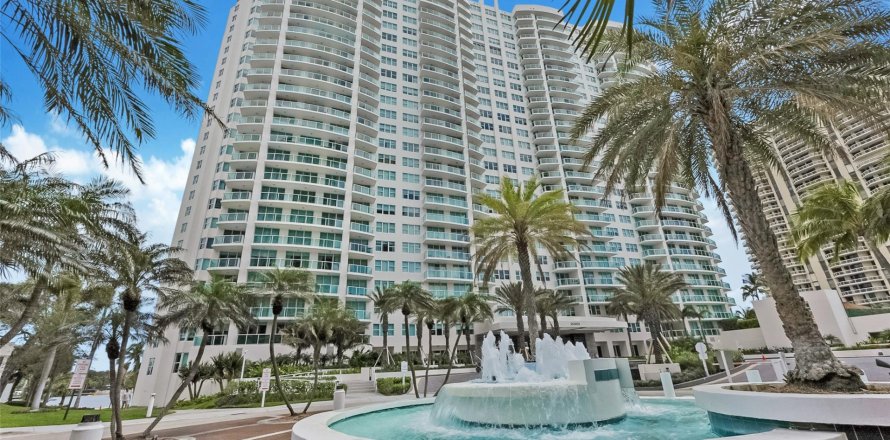 Condo in Miami, Florida, 3 bedrooms  № 1073914