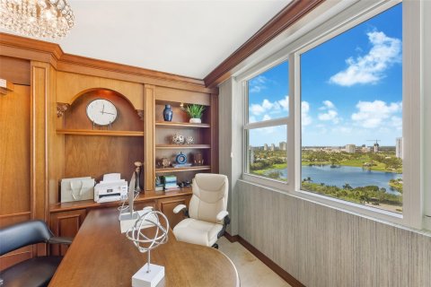 Copropriété à vendre à Miami, Floride: 3 chambres, 303.23 m2 № 1073914 - photo 9