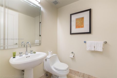 Condo in Miami, Florida, 1 bedroom  № 1384584 - photo 16