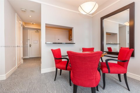 Condo in Miami, Florida, 1 bedroom  № 1384584 - photo 5