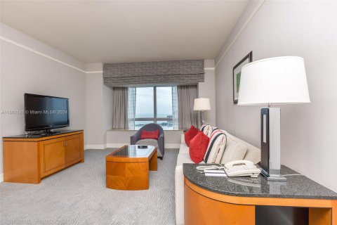 Condo in Miami, Florida, 1 bedroom  № 1384584 - photo 2