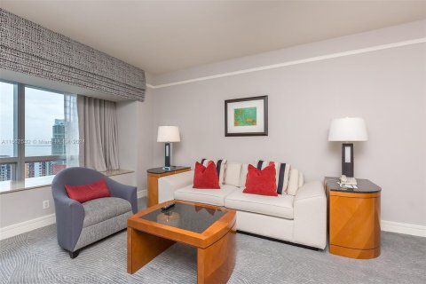 Condo in Miami, Florida, 1 bedroom  № 1384584 - photo 3