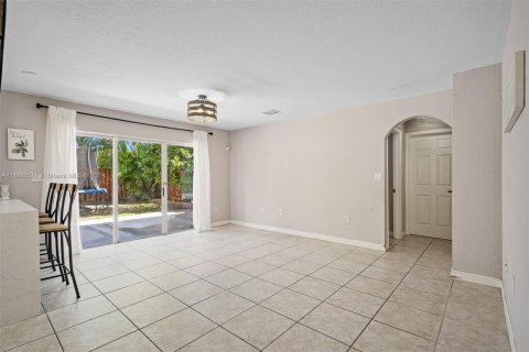 Villa ou maison à vendre à Miami, Floride: 4 chambres, 199.93 m2 № 1384631 - photo 11