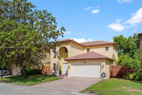 Villa ou maison à vendre à Miami, Floride: 4 chambres, 199.93 m2 № 1384631 - photo 1