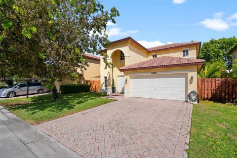 Villa ou maison à vendre à Miami, Floride: 4 chambres, 199.93 m2 № 1384631 - photo 2