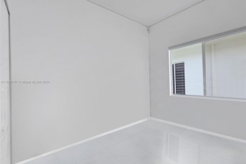 House in Miami, Florida 4 bedrooms, 210.33 sq.m. № 1233214 - photo 25