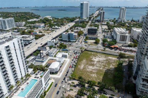 Immobilier commercial à vendre à Miami, Floride № 1077380 - photo 2