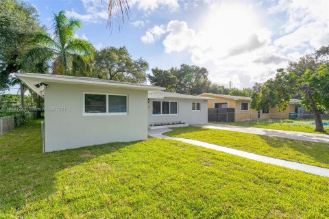 Villa ou maison à vendre à Miami, Floride: 4 chambres, 96.62 m2 № 1429887 - photo 3