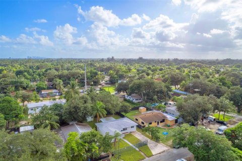 Villa ou maison à vendre à Miami, Floride: 4 chambres, 96.62 m2 № 1429887 - photo 29