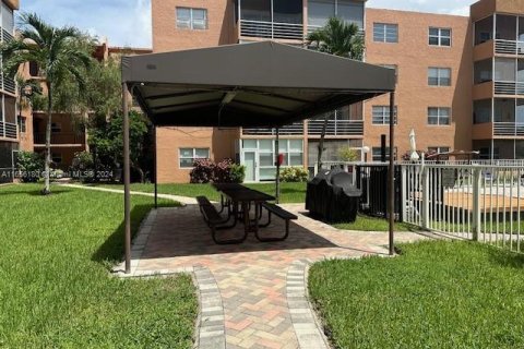 Condo in Sunrise, Florida, 2 bedrooms  № 1357242 - photo 9