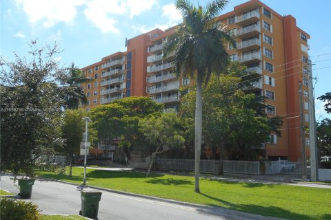 Copropriété à louer à North Miami, Floride: 2 chambres, 110.55 m2 № 1357244 - photo 6