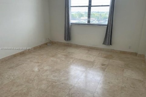 Condominio en alquiler en North Miami, Florida, 2 dormitorios, 110.55 m2 № 1357244 - foto 14