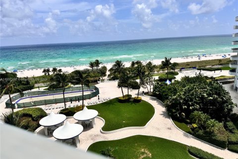 Condominio en alquiler en Miami Beach, Florida, 2 dormitorios, 95.69 m2 № 1357197 - foto 1