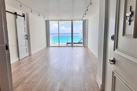 Condominio en alquiler en Miami Beach, Florida, 2 dormitorios, 95.69 m2 № 1357197 - foto 6